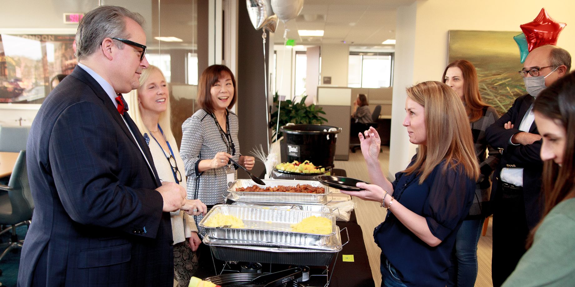 Employee Appreciation Day―シニア・マネジメントが社員に朝食を提供